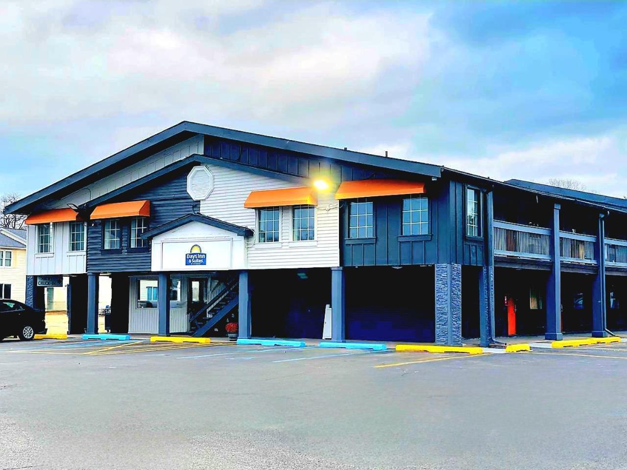 Days Inn And Suites By Wyndham Port Huron Kültér fotó