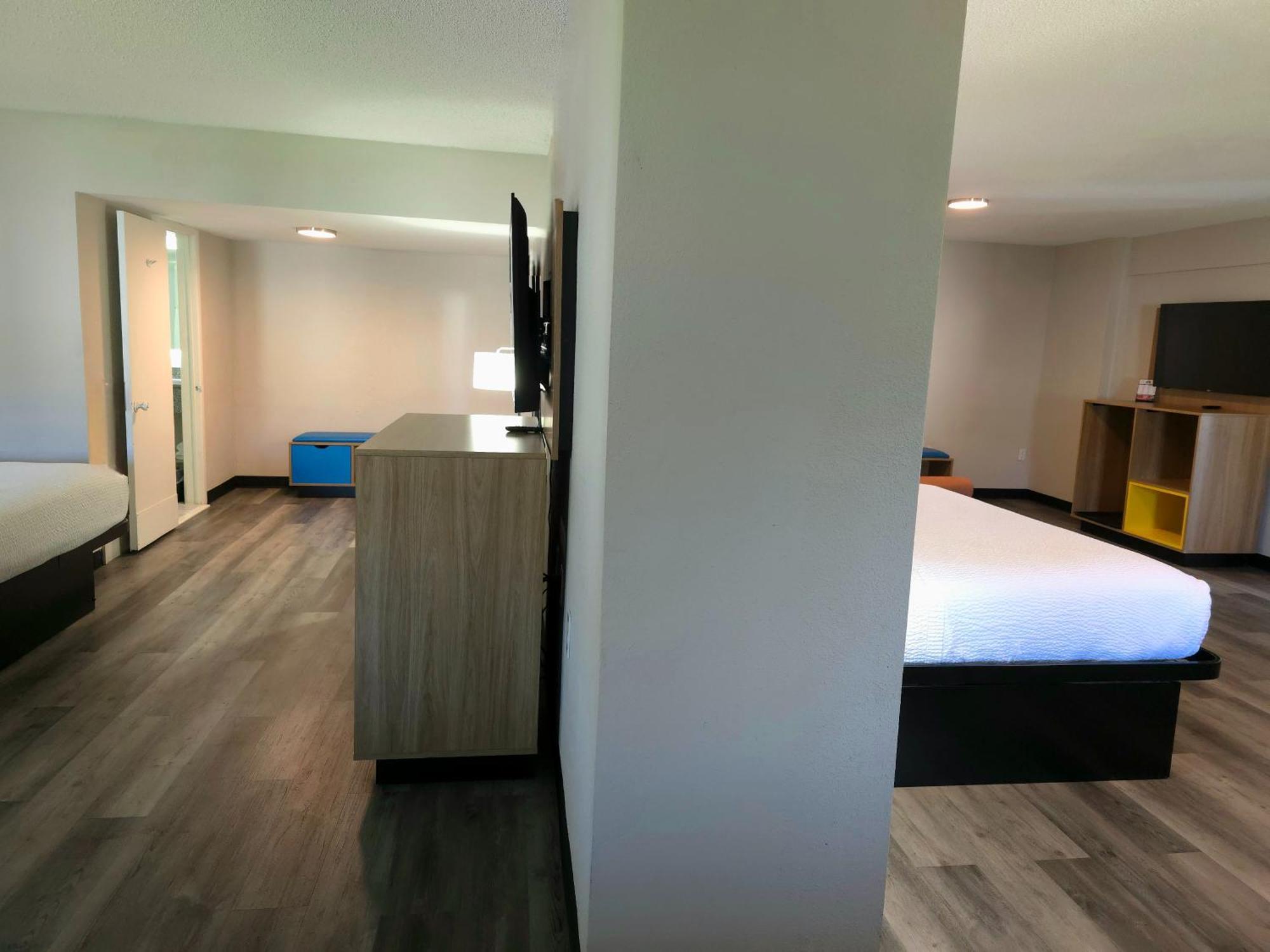 Days Inn And Suites By Wyndham Port Huron Kültér fotó