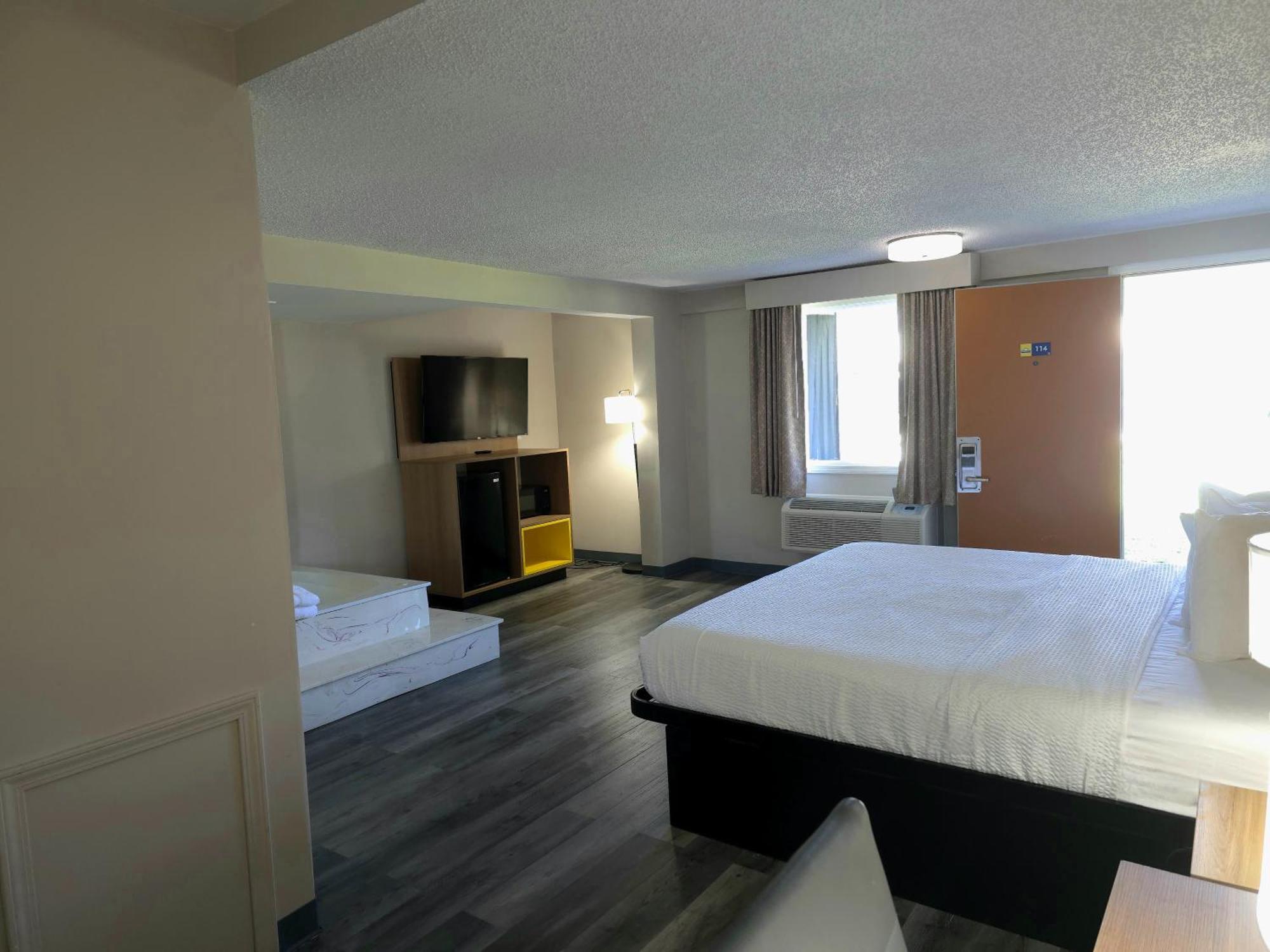 Days Inn And Suites By Wyndham Port Huron Kültér fotó