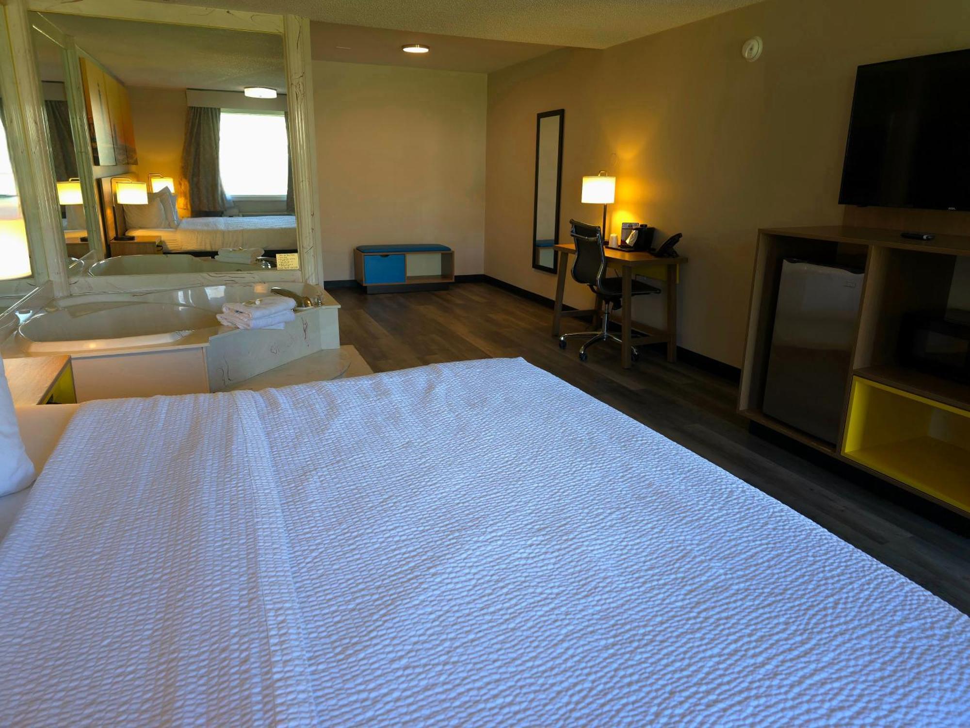 Days Inn And Suites By Wyndham Port Huron Kültér fotó