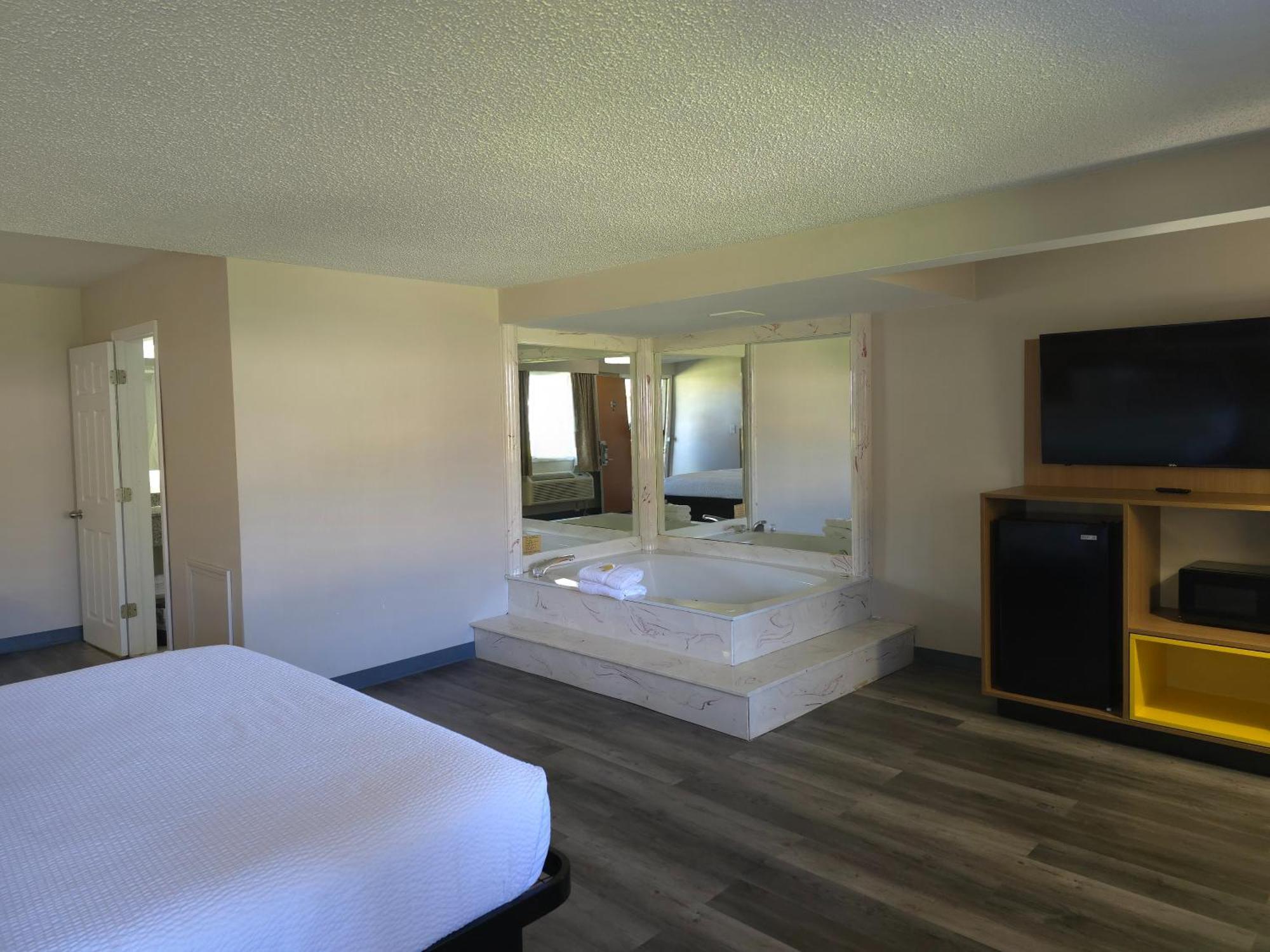 Days Inn And Suites By Wyndham Port Huron Kültér fotó